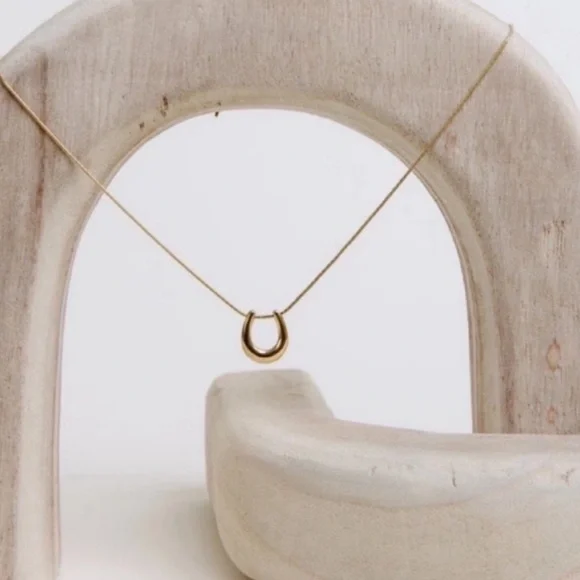 Anthropologie Gold Horseshoe Necklace - Picture 1 of 2